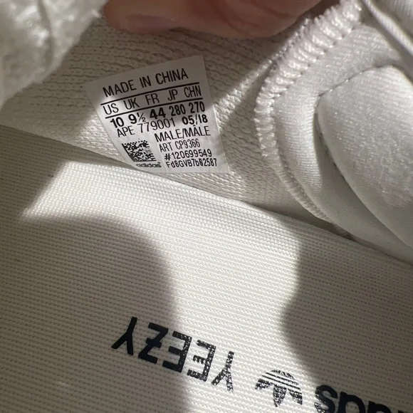 Adidas Yeezy boost 350 v2 triple white